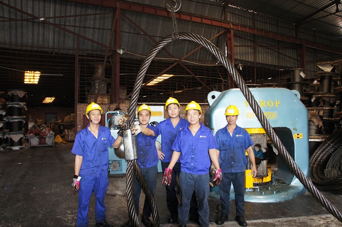 На заводе по производству стальных канатов компании Янгваер